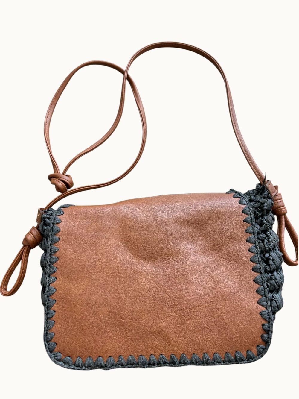 Universal Thread Straw Flap Knotted Crossbody Bag